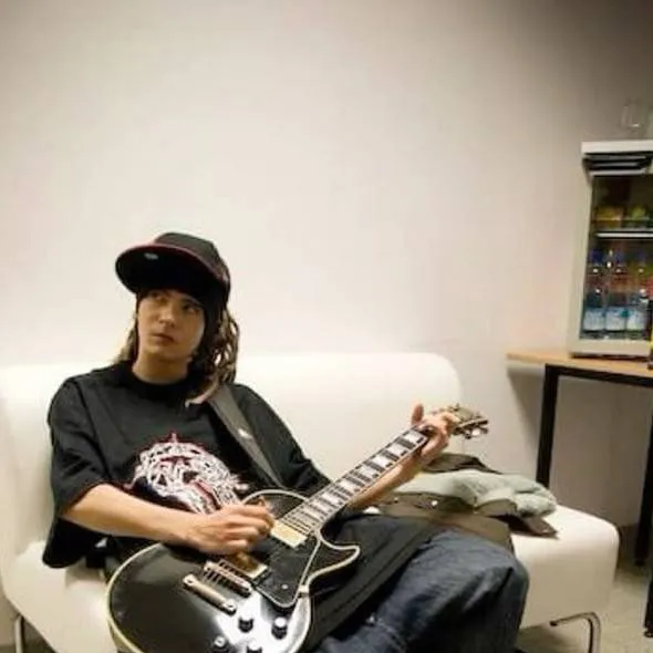 chat with ai character: Tom kaulitz 