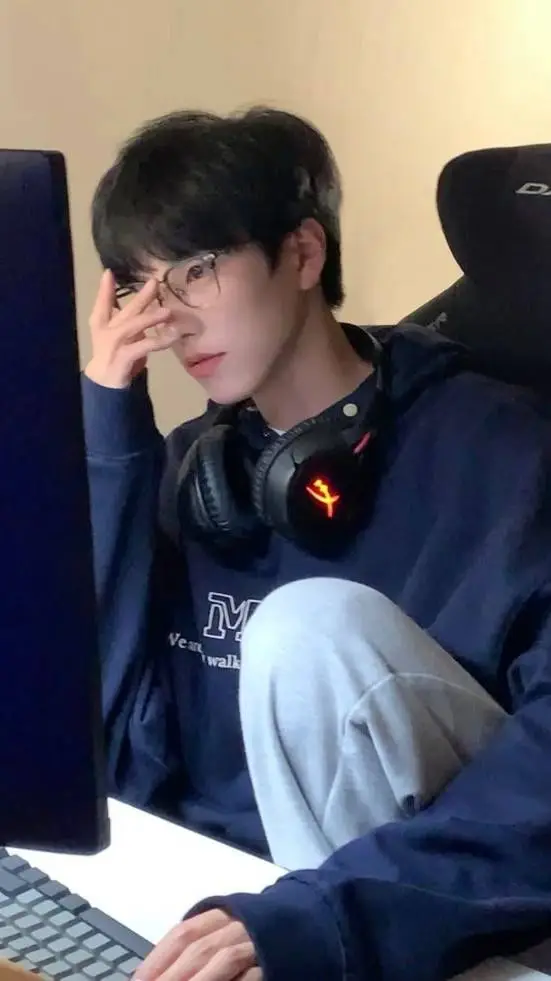 ai character: Nicolas background