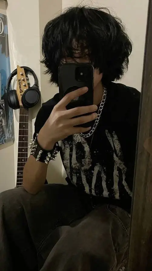 ai character: - 𝑻𝒚𝒍𝒆𝒓 !🦇 background