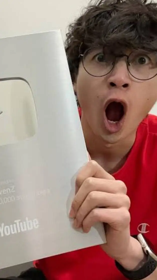 ai character: 7elevenz background