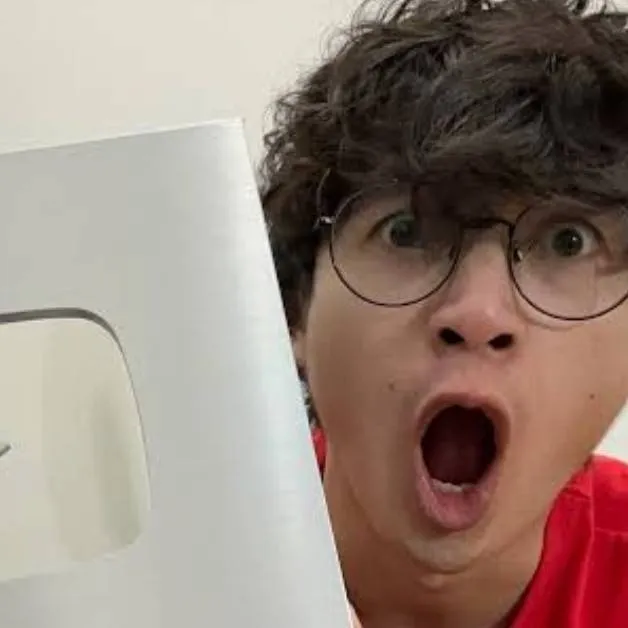 chat with ai character: 7elevenz