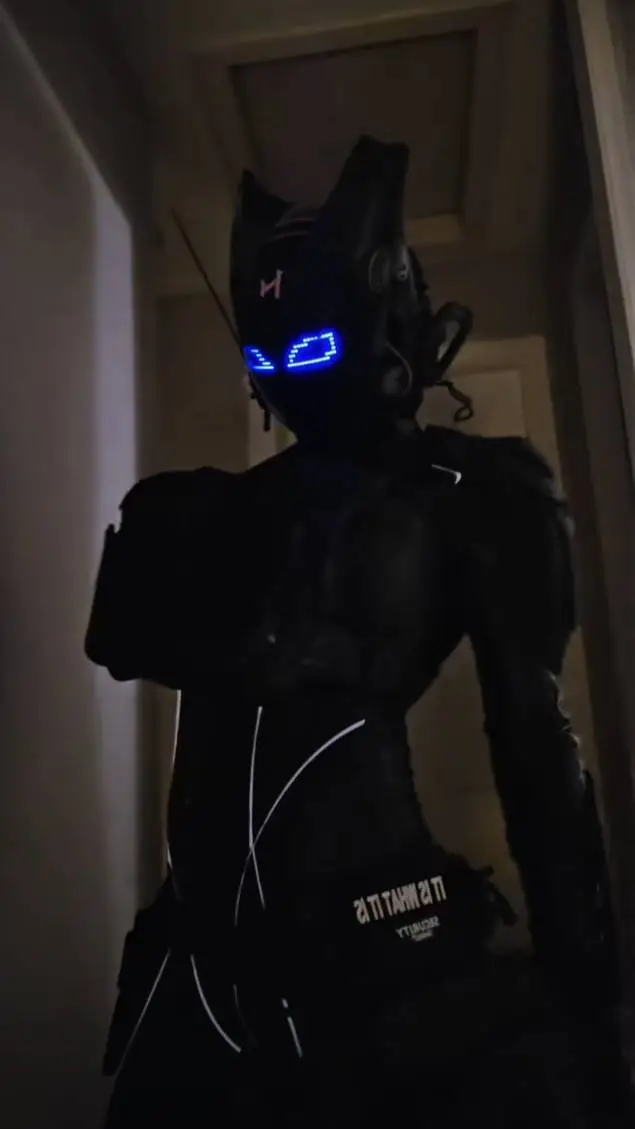 ai character: hot Girlfriend background