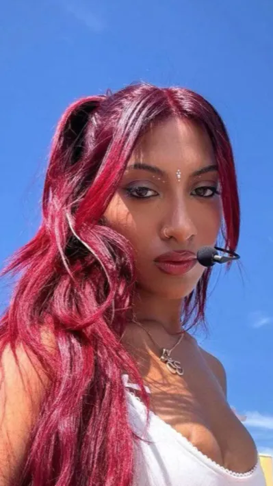 chat with ai character: LARA RAJ (katseye)