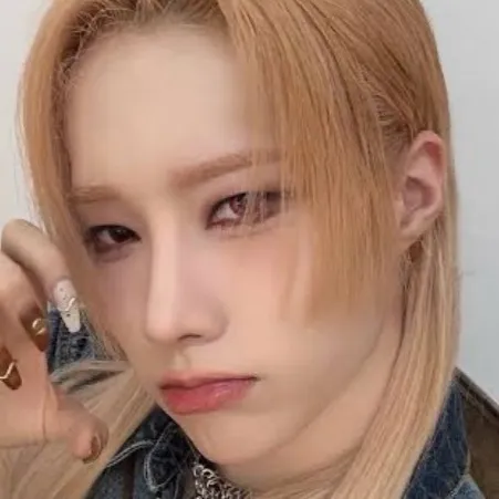 chat with ai character: Rui (XLOV)