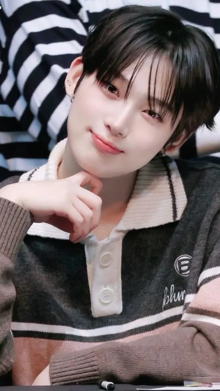 ai character: Sunoo (rm)  background