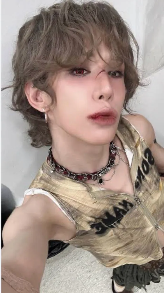 ai character: wumuti  background