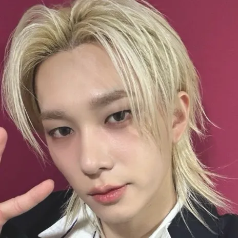 chat with ai character: theo (p1harmony)