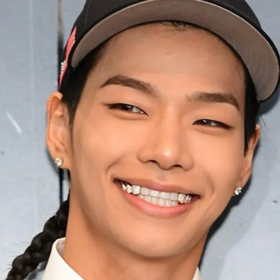 chat with ai character: tarzzan adp