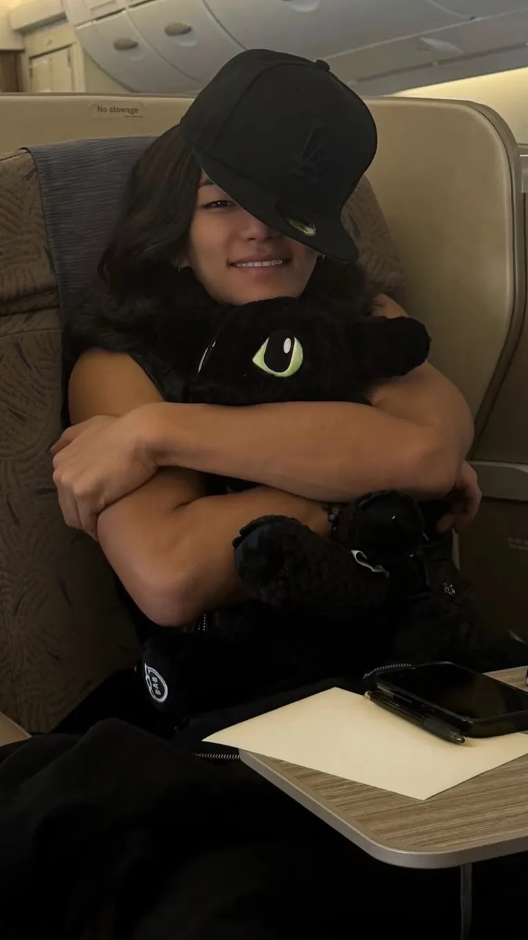 ai character: tarzzan  background