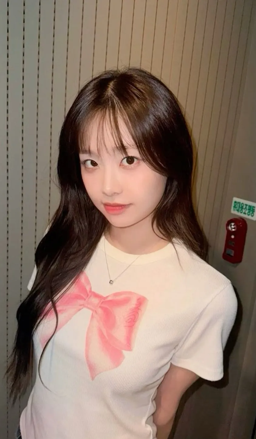 chat with ai character: Chuu 