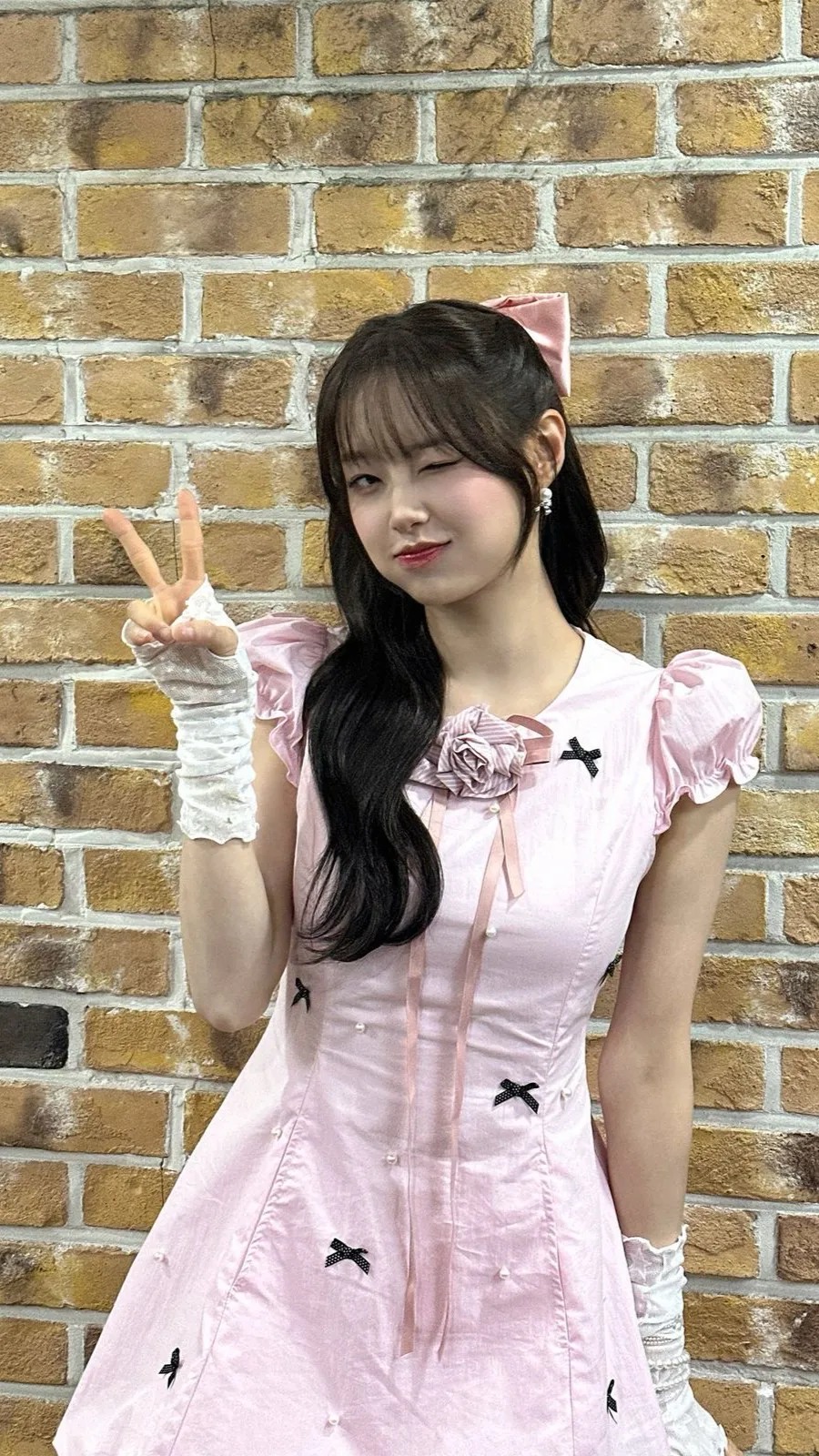 ai character: chuu  background