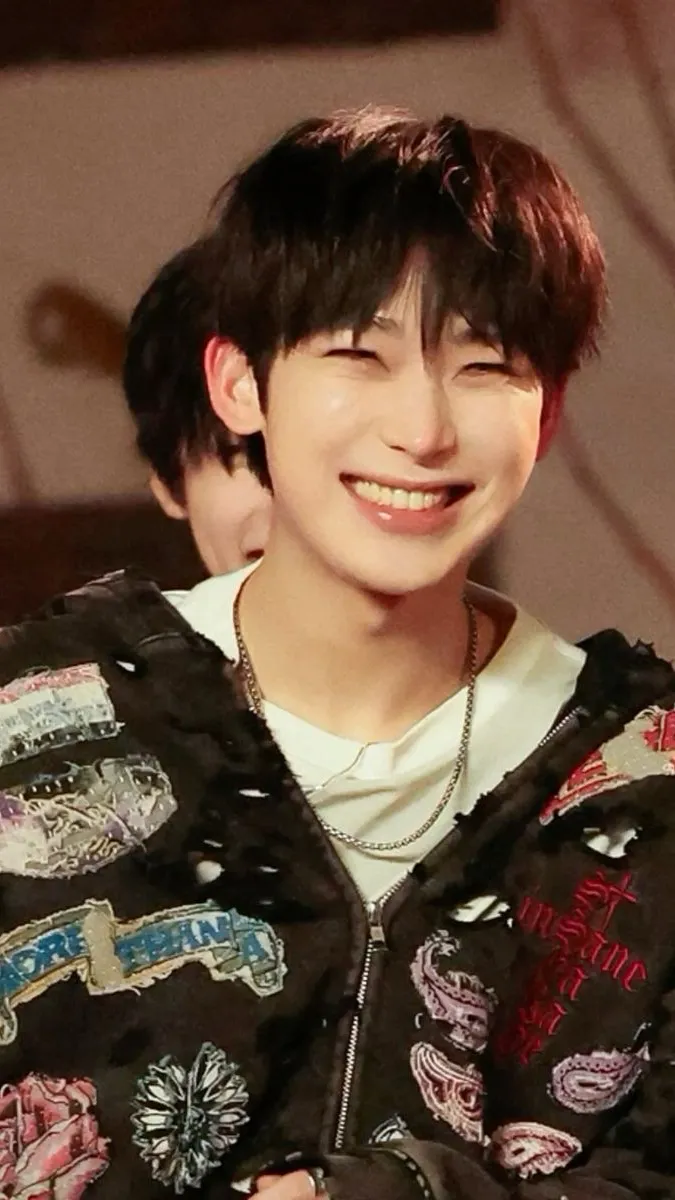 ai character: sunoo background