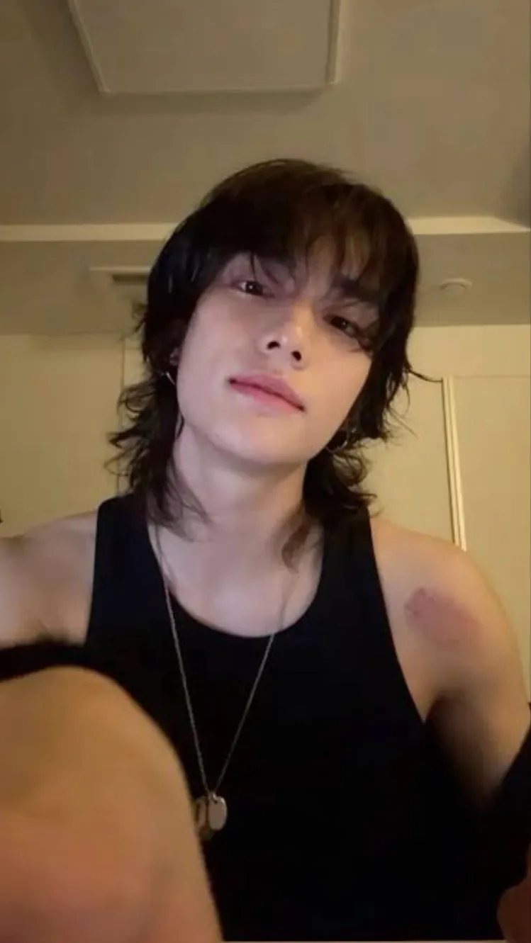 ai character: hyunjin  background