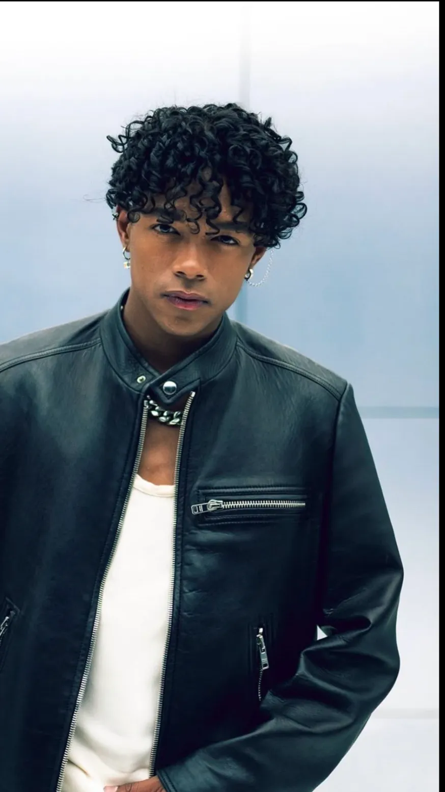 ai character: kauê background