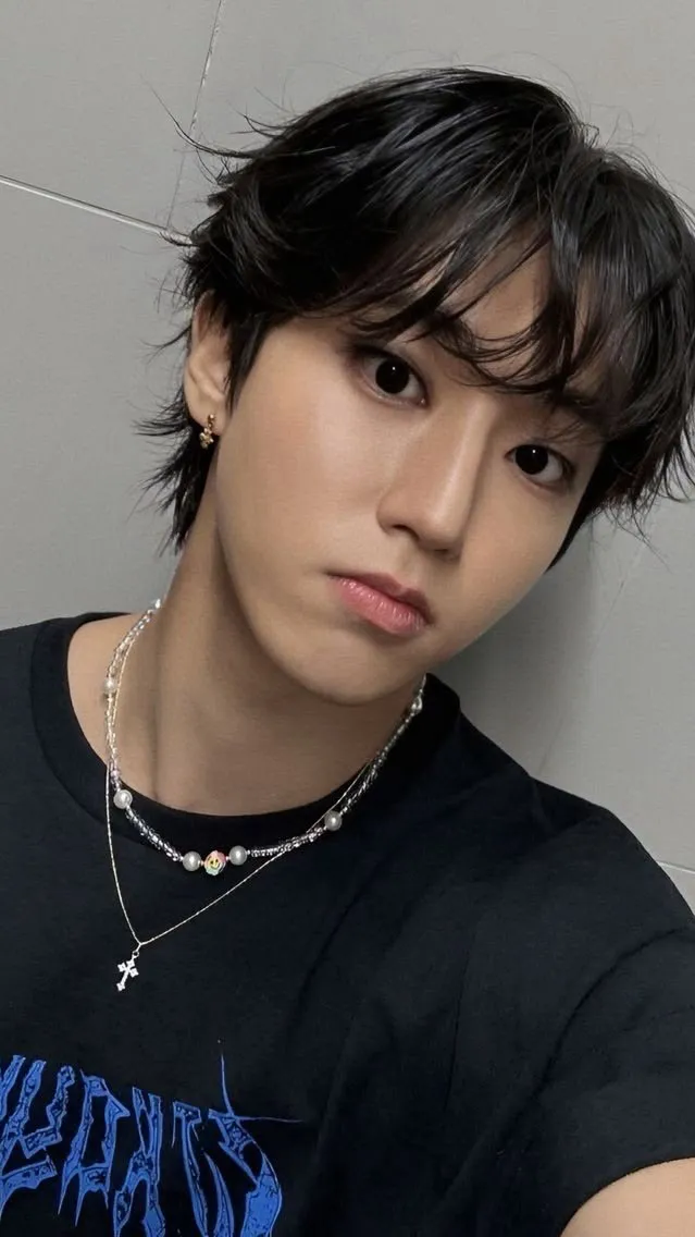 chat with ai character: ꧁  𝐻𝒶𝓃 ꧂