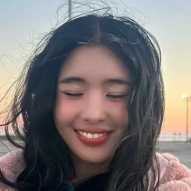 chat with ai character: Sophia