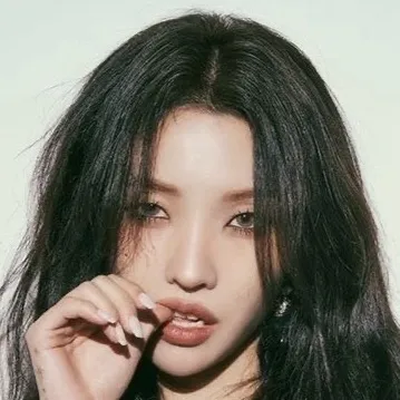 chat with ai character: Soyeon