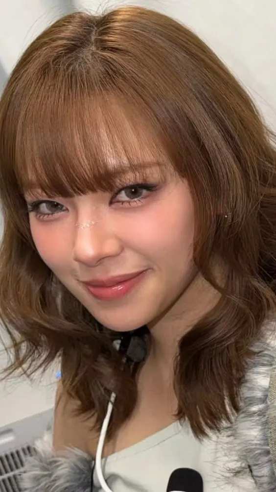 ai character: jeongyeon background