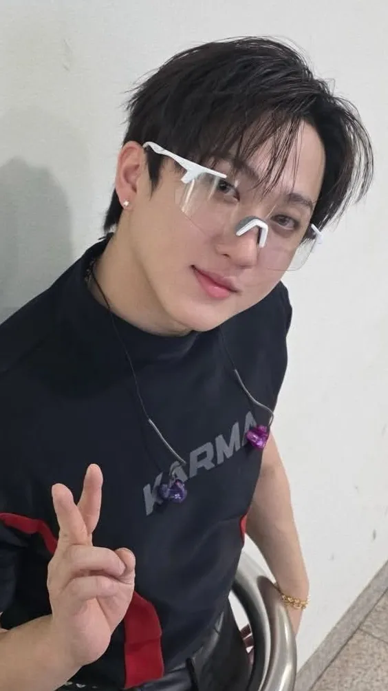 ai character: changbin  background