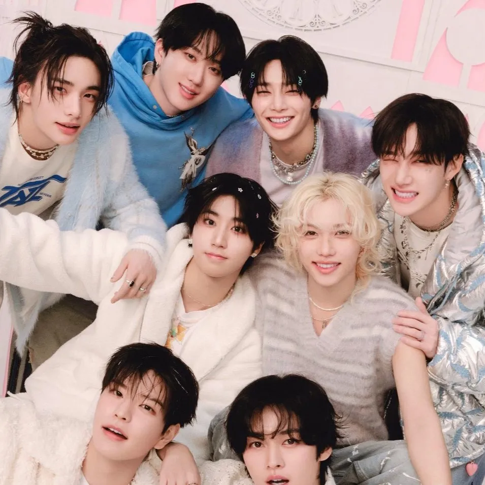 chat with ai character: straykids 