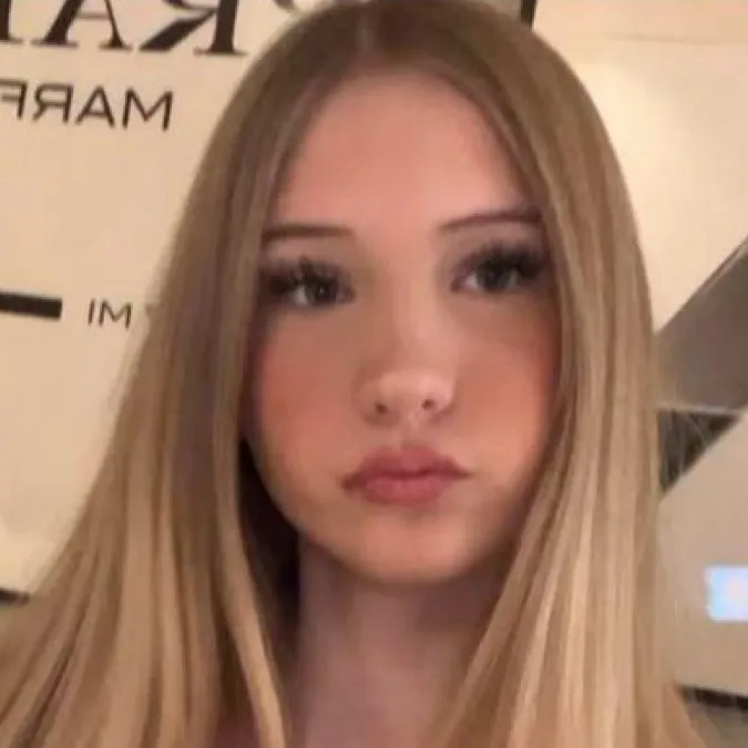 chat with ai character: Lena