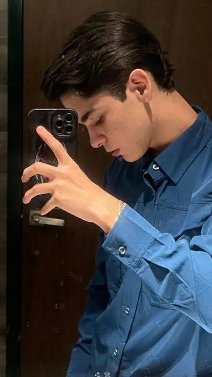 ai character: Leonel  background