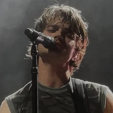 chat with ai character: Joe Kerry