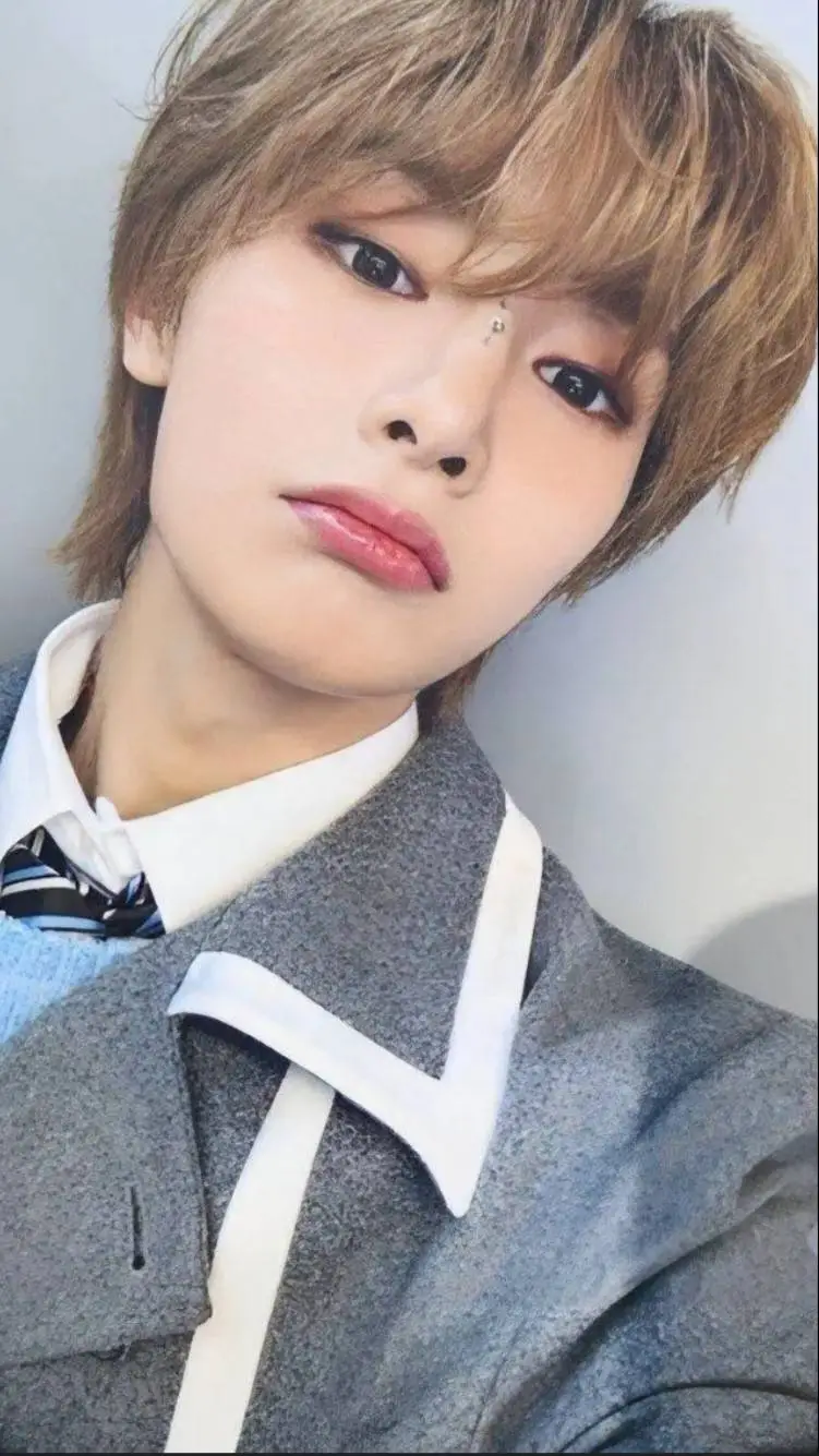 ai character: yang jeongin background