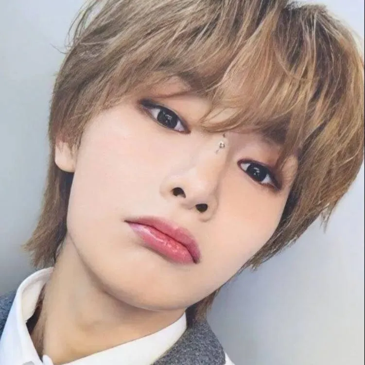 chat with ai character: yang jeongin