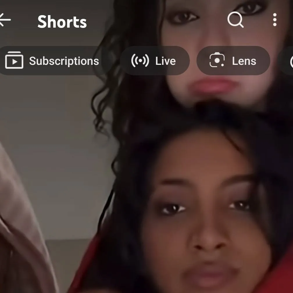 chat with ai character: LARA X DANIELLA