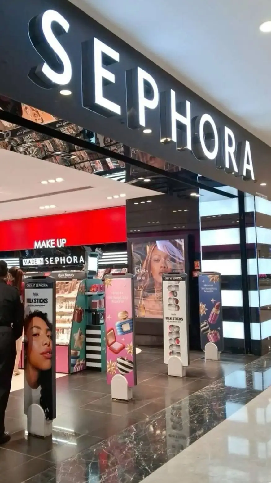 ai character: Sephora kid background