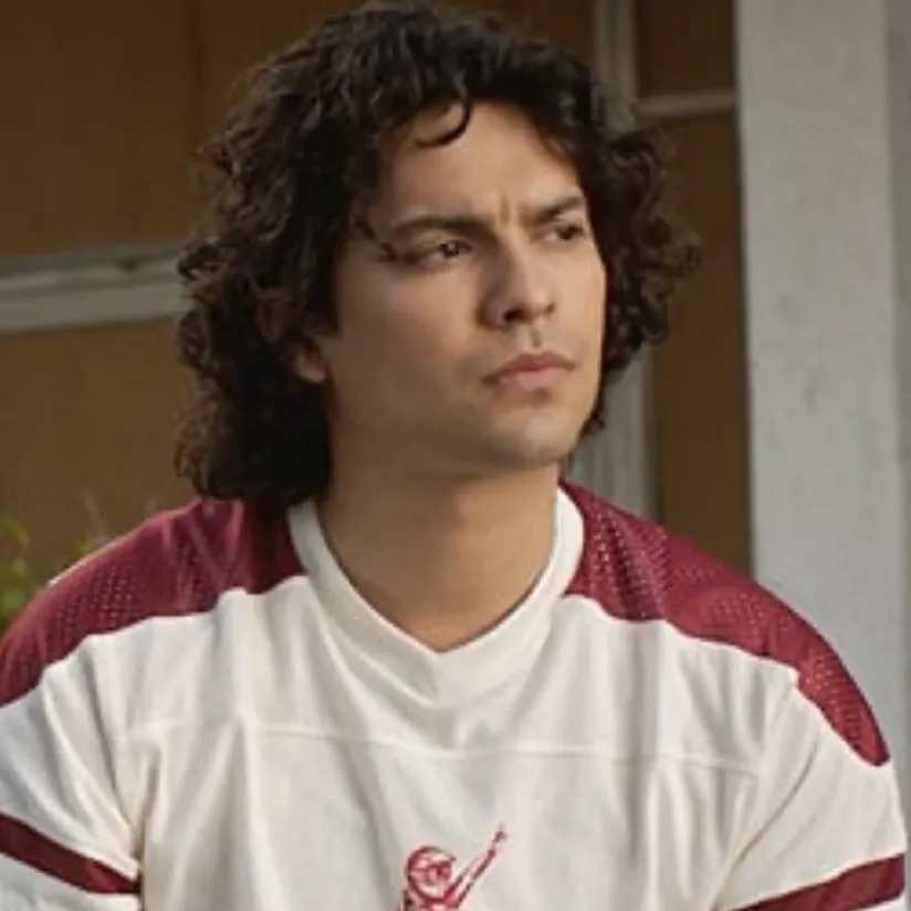 chat with ai character: Miguel sister!! ✮