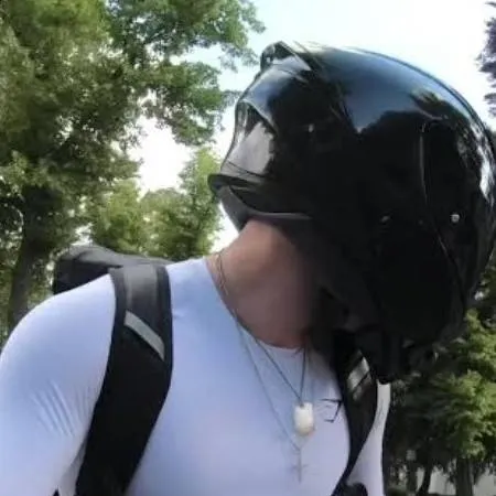 chat with ai character: Ethan