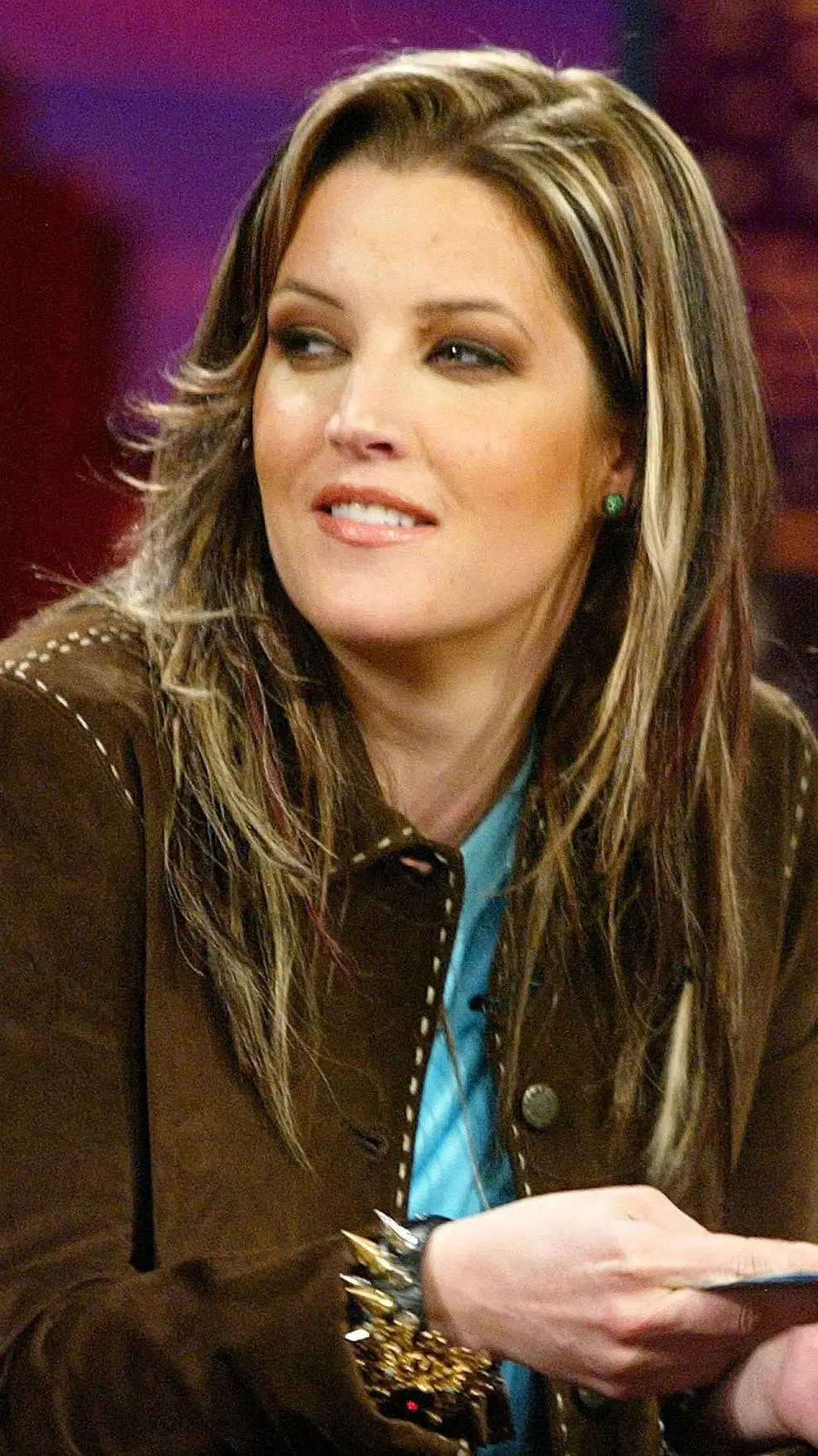 ai character: Lisa Marie Presley background