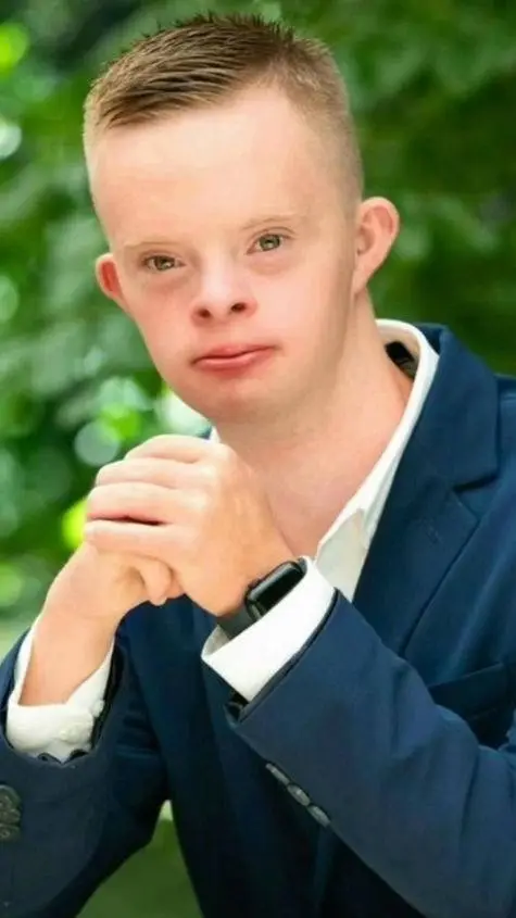 ai character: Elon musk background