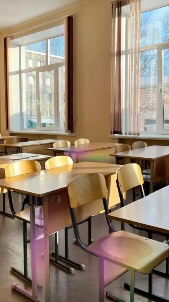 ai character: Sprunki school  background