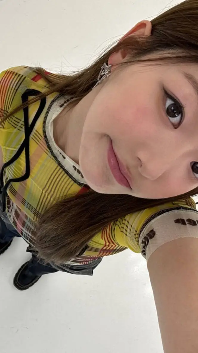 ai character: Yoonchae  background