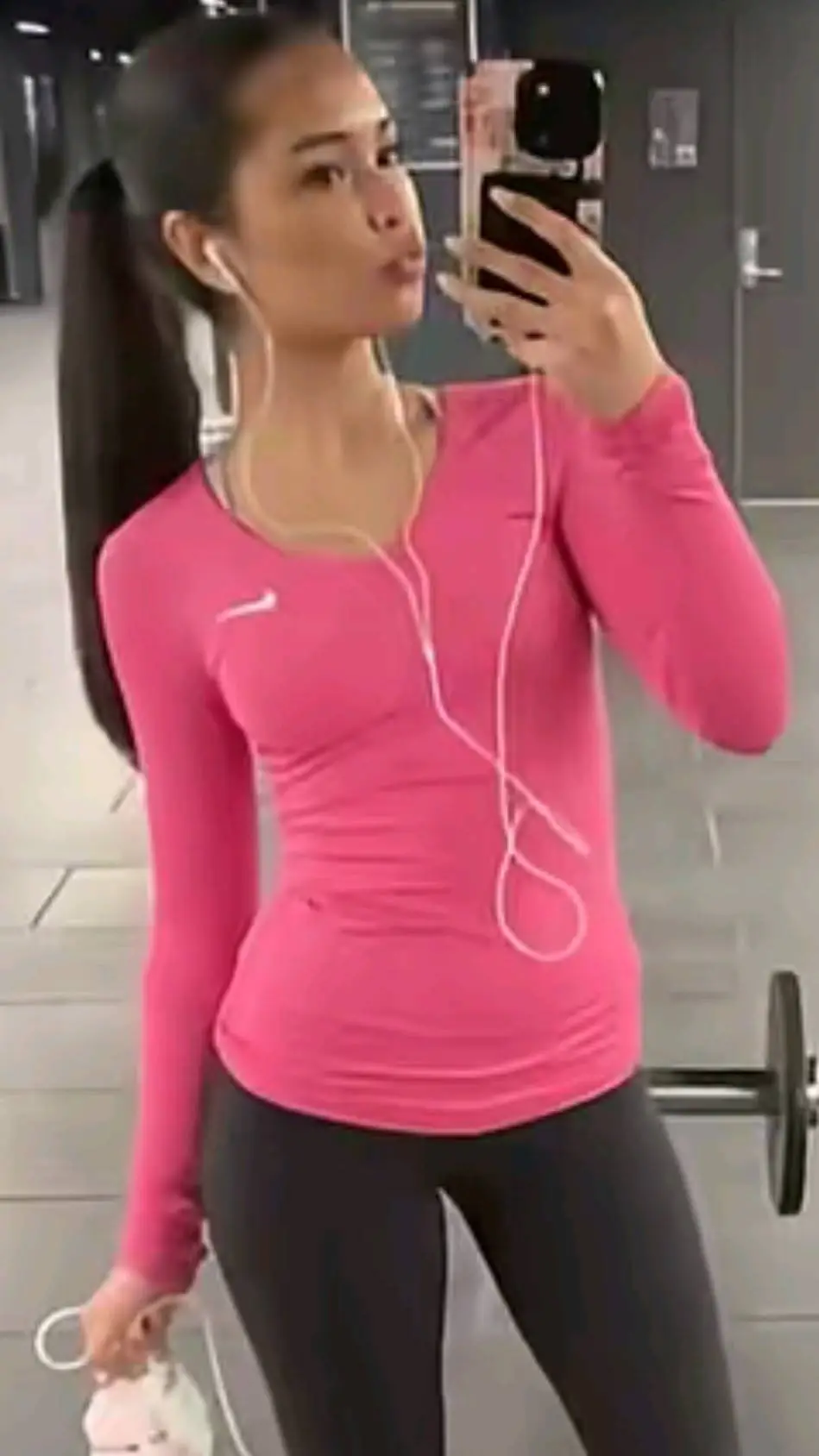 ai character: Amanda  background