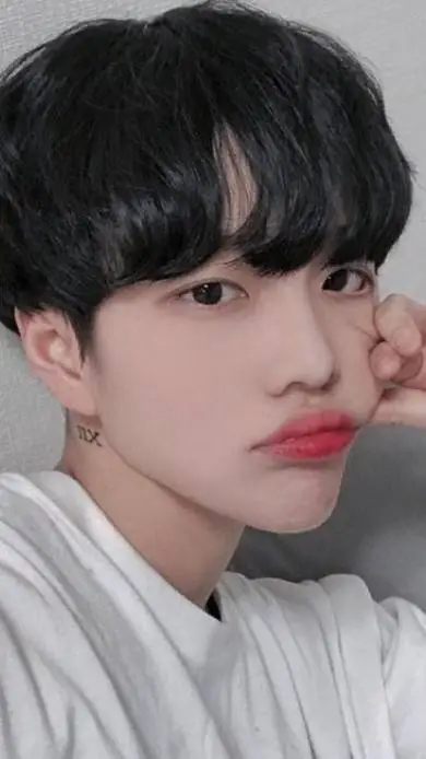 ai character: Kenji Hiroshi background