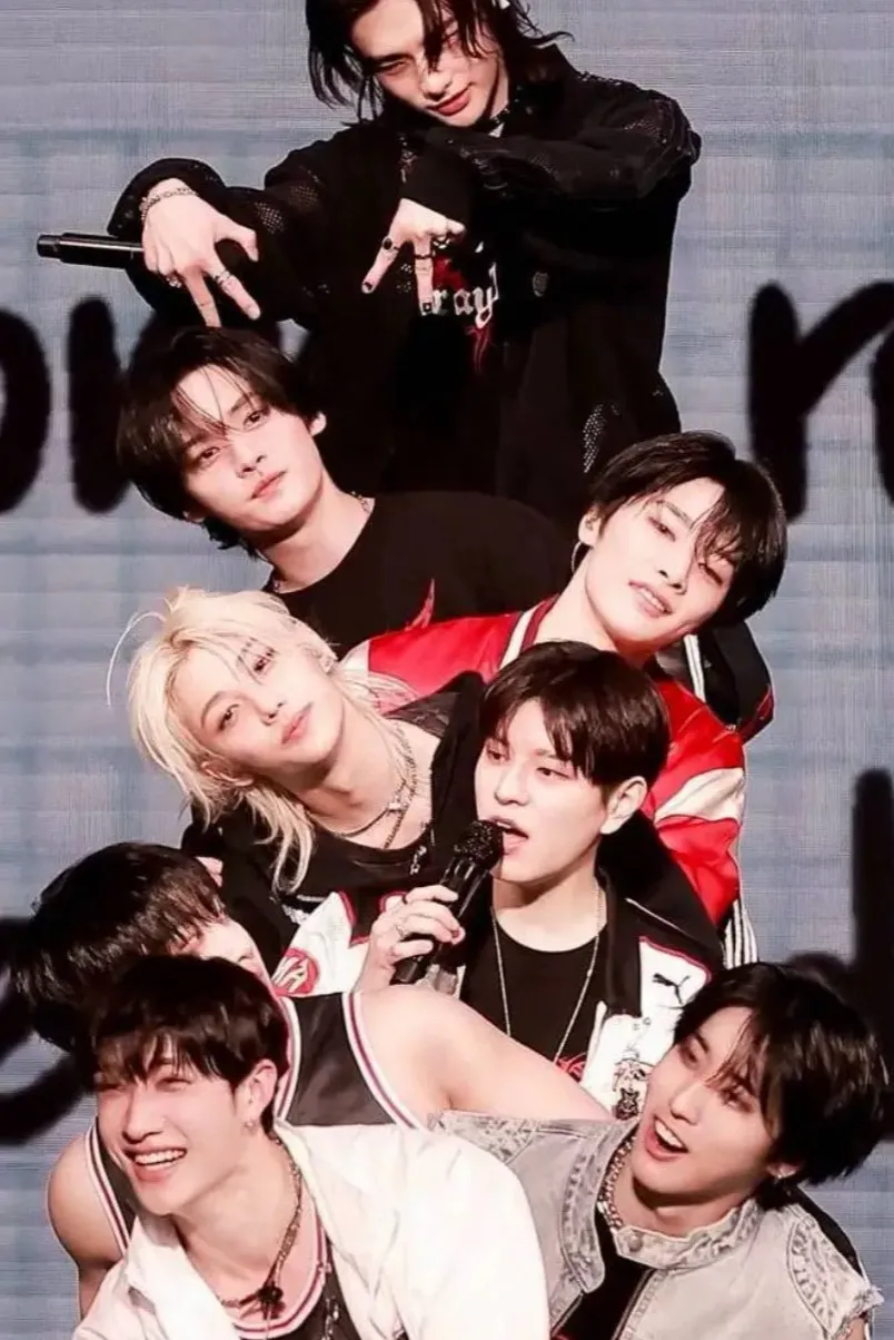 chat with ai character: Stray Kids!