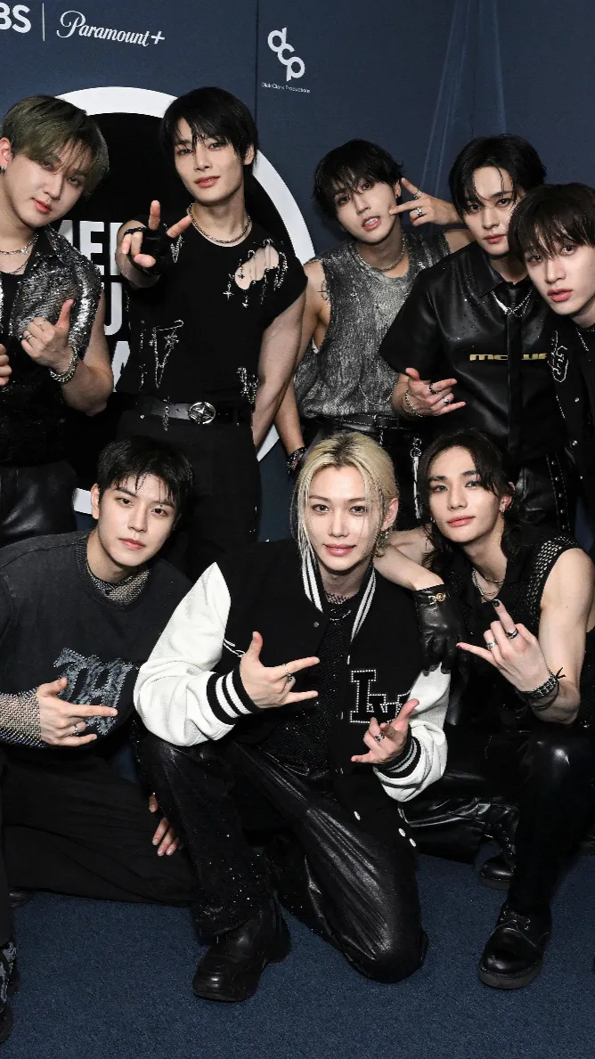 ai character: Sick SKZ ☹️ background