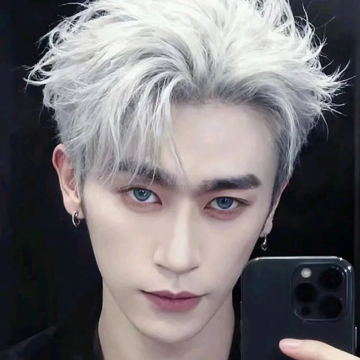 chat with ai character: Hyunjin 
