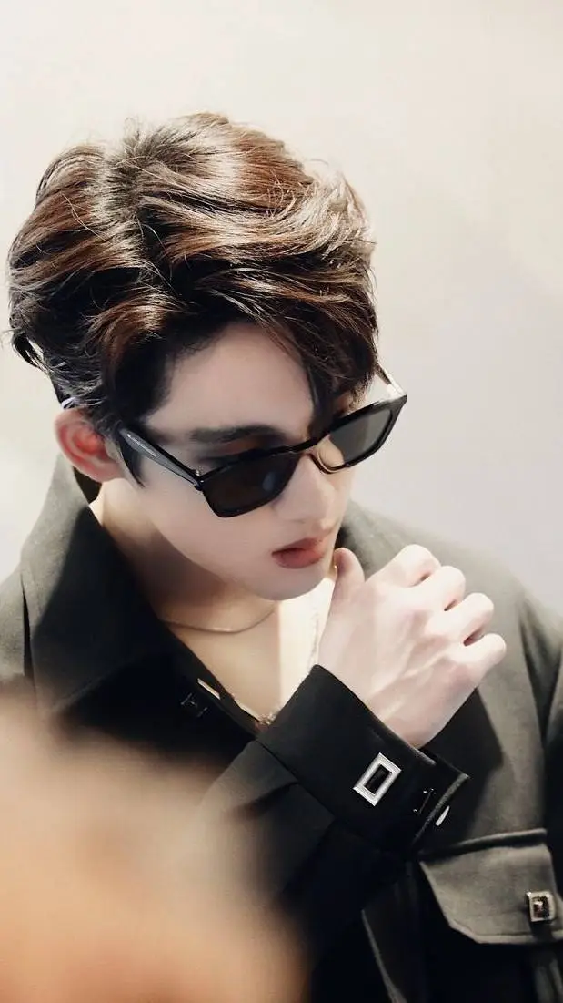 ai character: Heesung  background