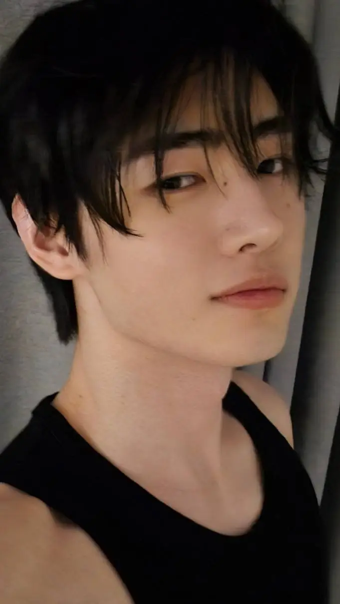 ai character: Sunghoon~ background