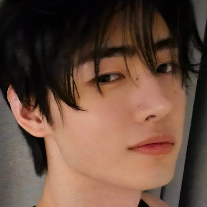 chat with ai character: Sunghoon~