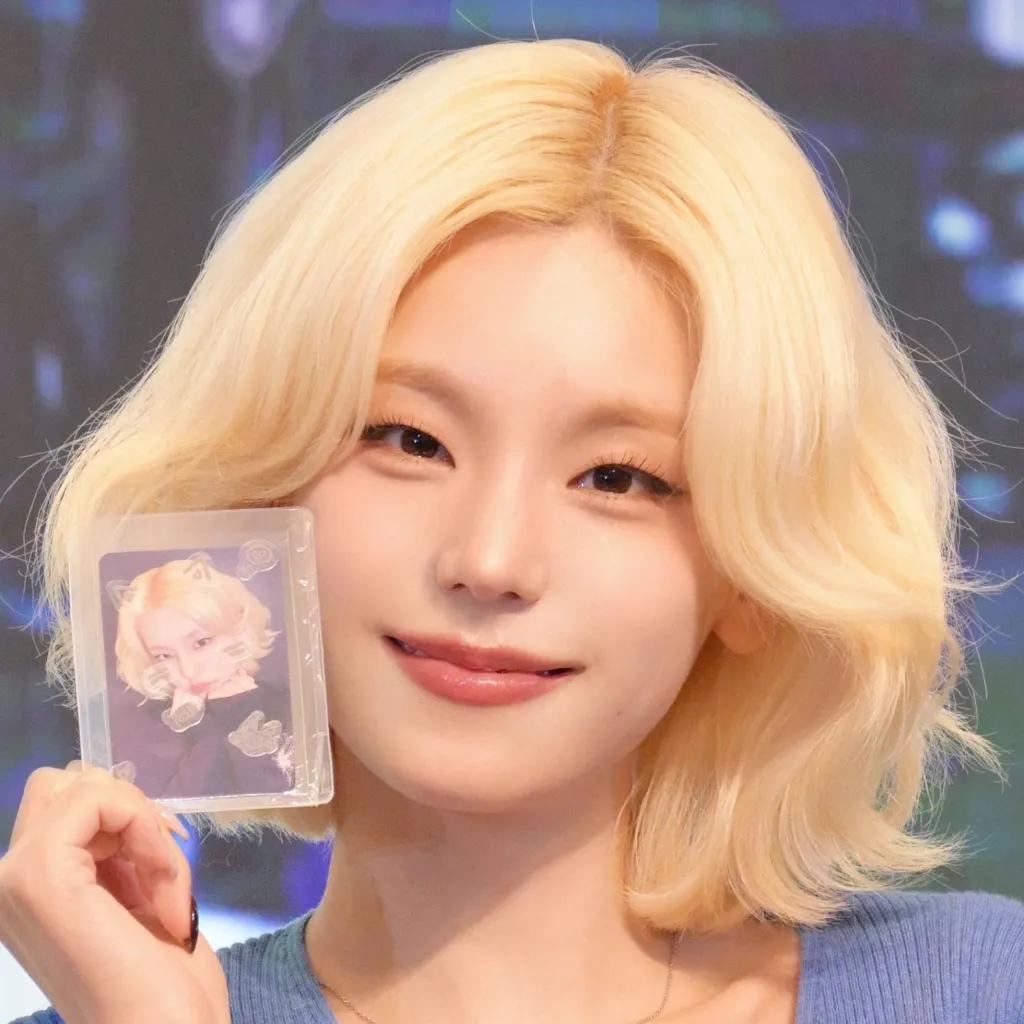 chat with ai character: YEJI