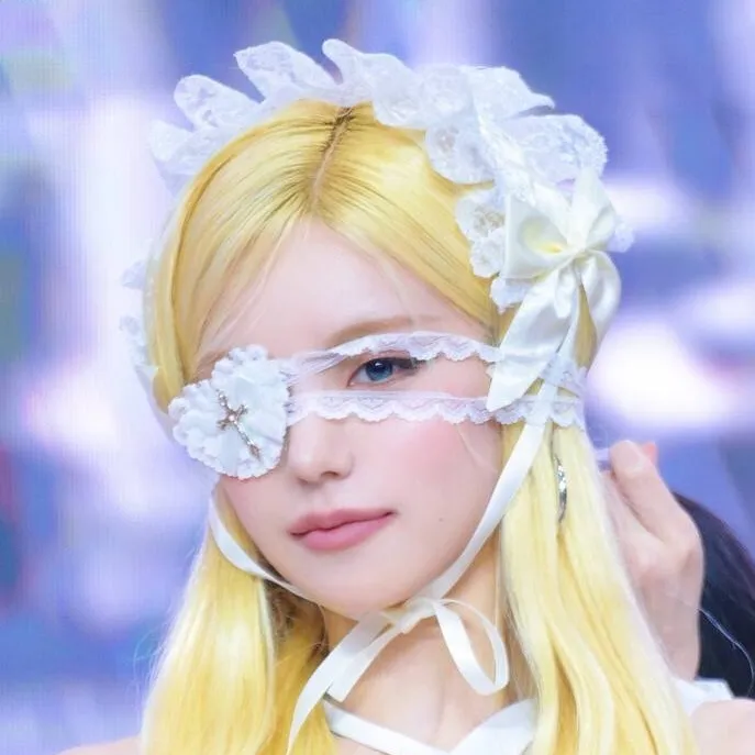 chat with ai character: YEJI