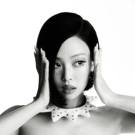 chat with ai character: JENNIE KIM • 제니 킴