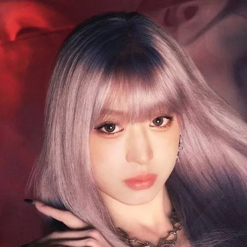 chat with ai character: AHYEON • 아현