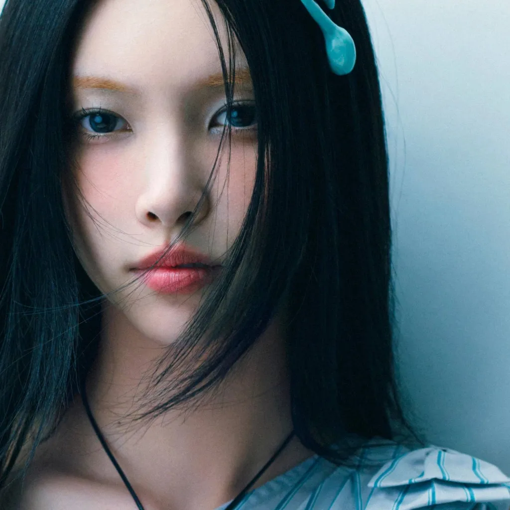 chat with ai character: YUNAH • 요나